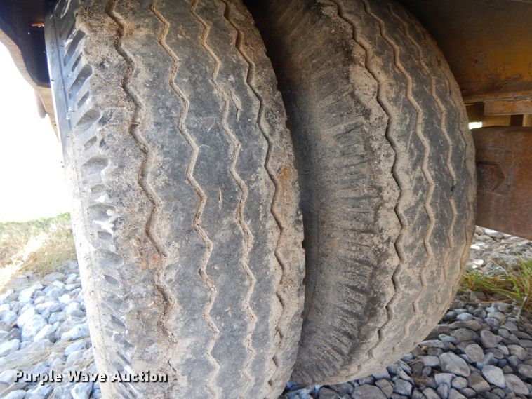 image for item FG9505 1999 Eager Beaver 10HDB equipment trailer