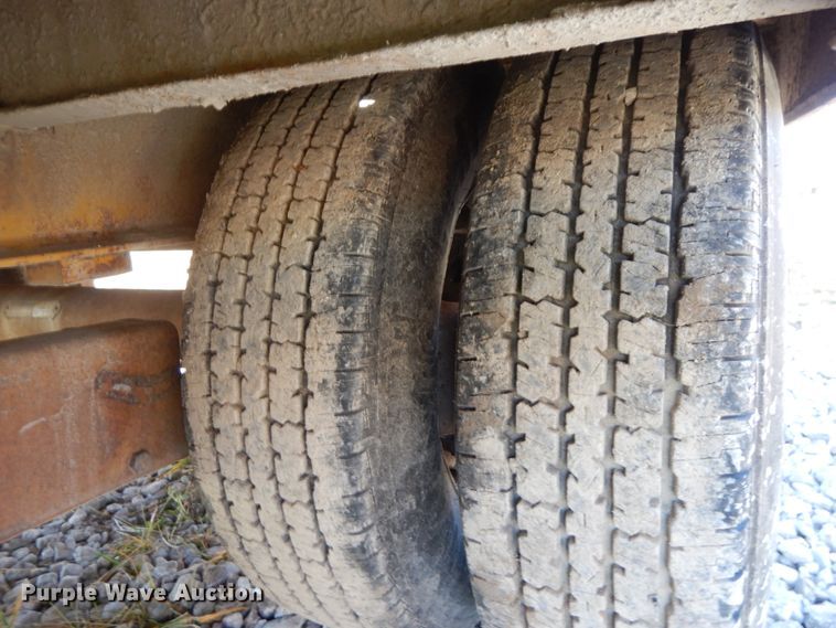 image for item FG9505 1999 Eager Beaver 10HDB equipment trailer