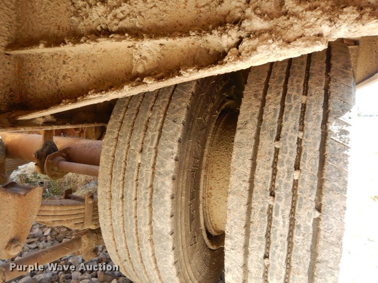 image for item FG9506 1992 Eager Beaver 20HAL equipment trailer