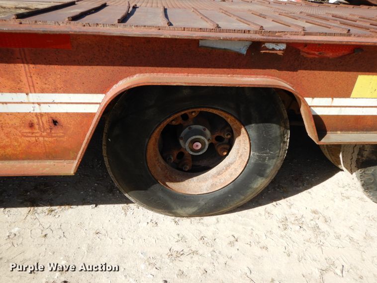 image for item FG9507 1985 Trail King TK70 drop deck equipment trailer