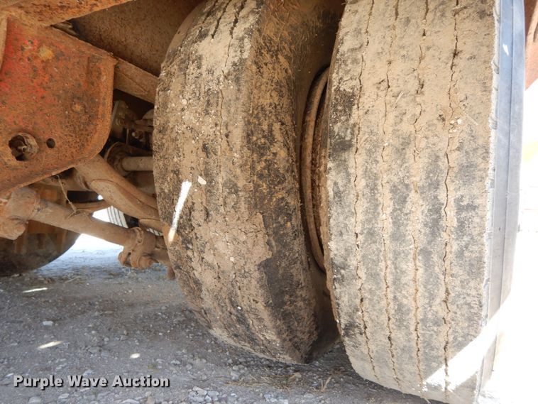 image for item FG9507 1985 Trail King TK70 drop deck equipment trailer