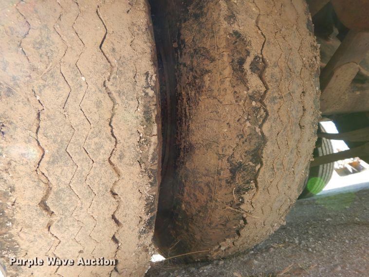 image for item FG9507 1985 Trail King TK70 drop deck equipment trailer