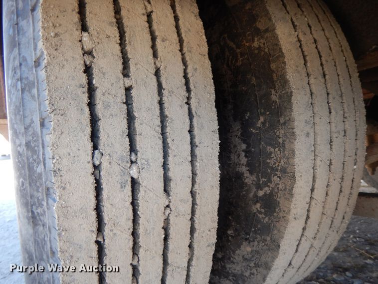 image for item FG9507 1985 Trail King TK70 drop deck equipment trailer