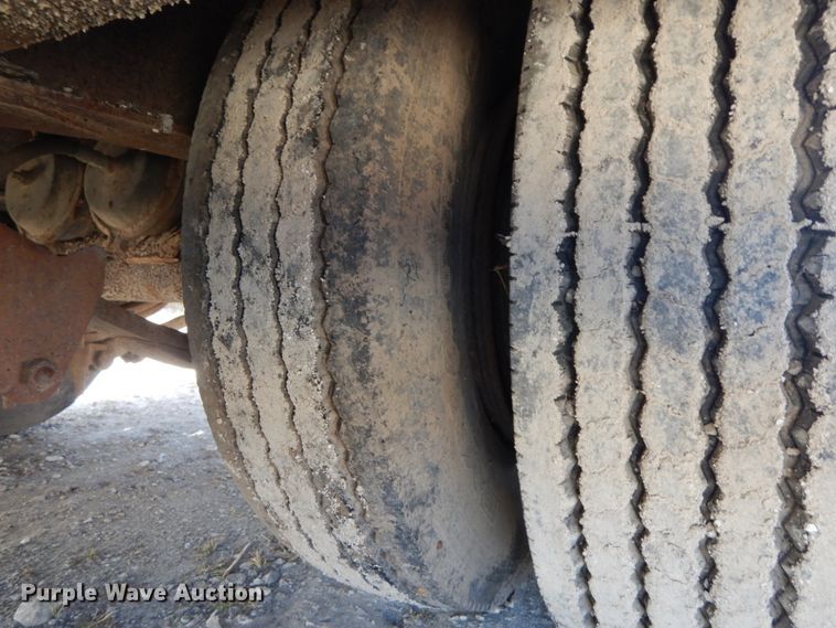 image for item FG9507 1985 Trail King TK70 drop deck equipment trailer