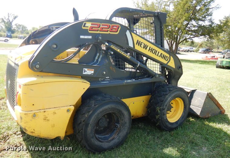 image for item FR9106 2016 New Holland L228  skid steer loader