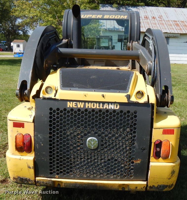 image for item FR9106 2016 New Holland L228  skid steer loader