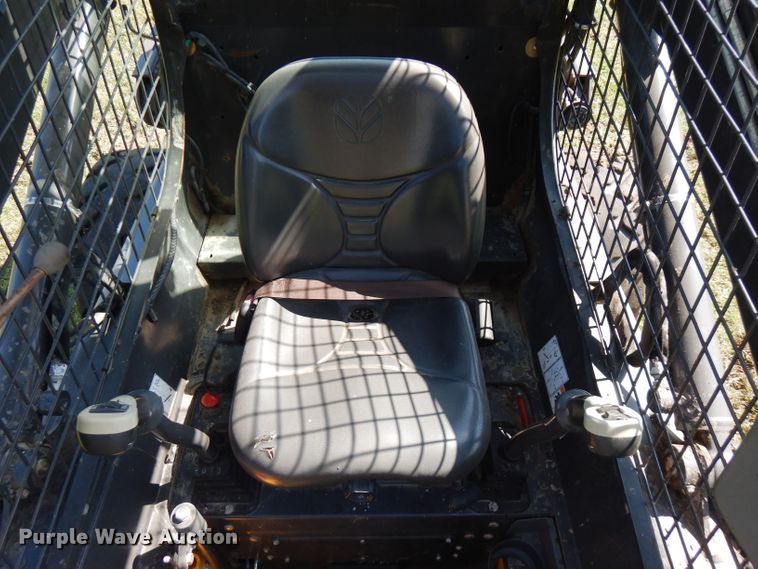 image for item FR9106 2016 New Holland L228  skid steer loader