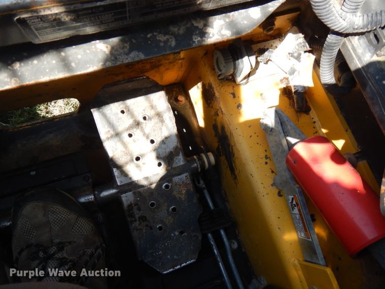 image for item FR9106 2016 New Holland L228  skid steer loader