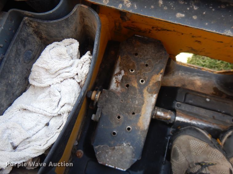 image for item FR9106 2016 New Holland L228  skid steer loader