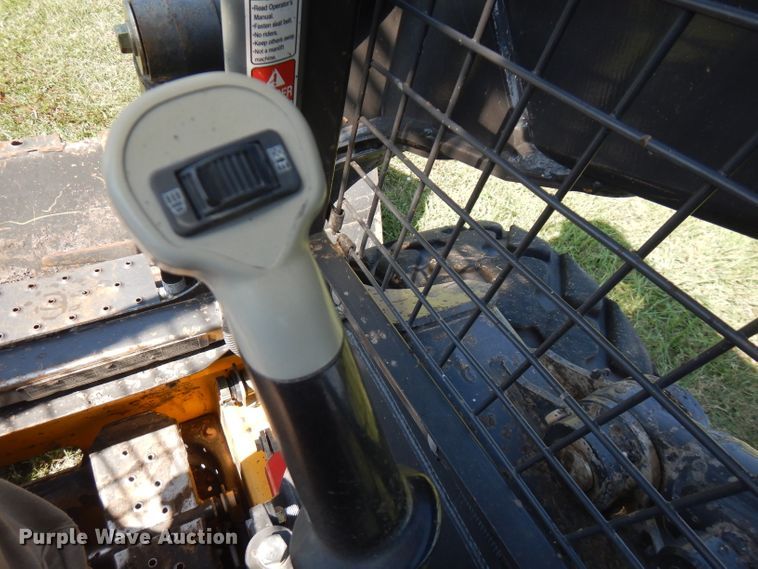 image for item FR9106 2016 New Holland L228  skid steer loader