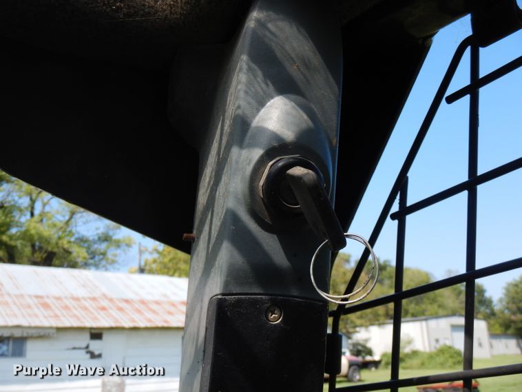 image for item FR9106 2016 New Holland L228  skid steer loader