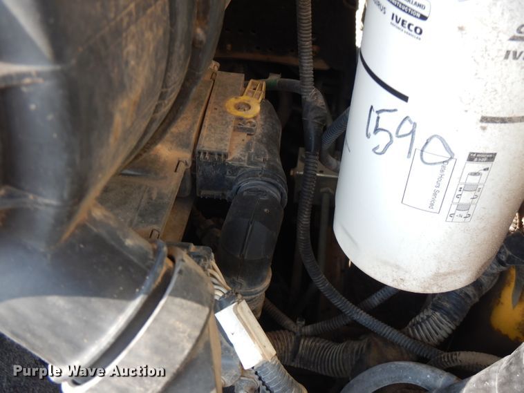 image for item FR9106 2016 New Holland L228  skid steer loader