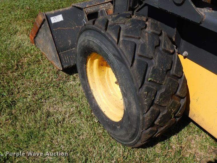 image for item FR9106 2016 New Holland L228  skid steer loader