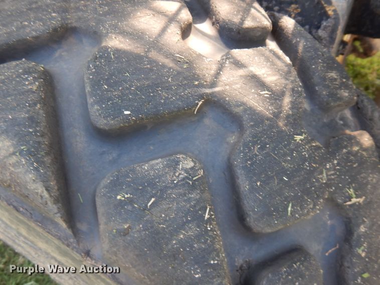 image for item FR9106 2016 New Holland L228  skid steer loader