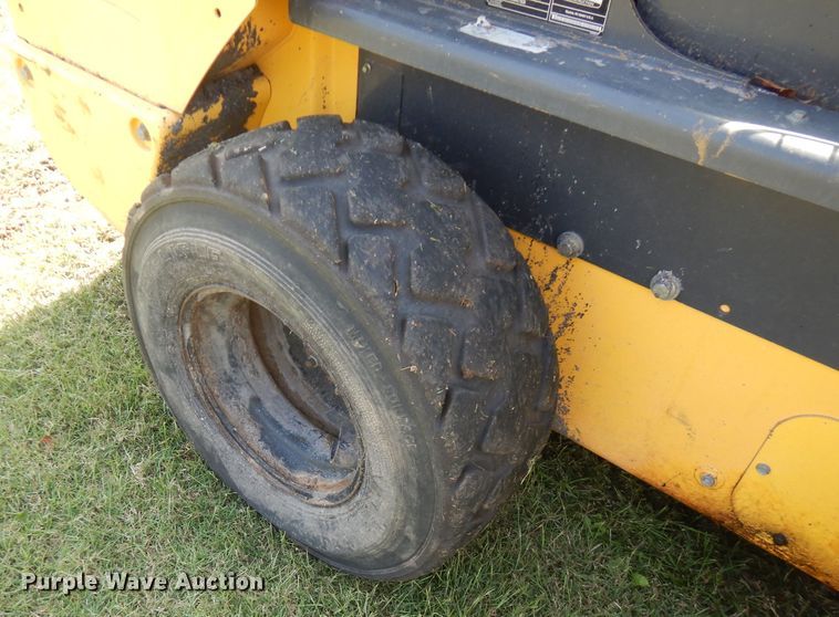 image for item FR9106 2016 New Holland L228  skid steer loader