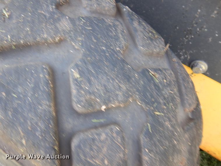 image for item FR9106 2016 New Holland L228  skid steer loader