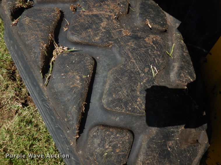 image for item FR9106 2016 New Holland L228  skid steer loader