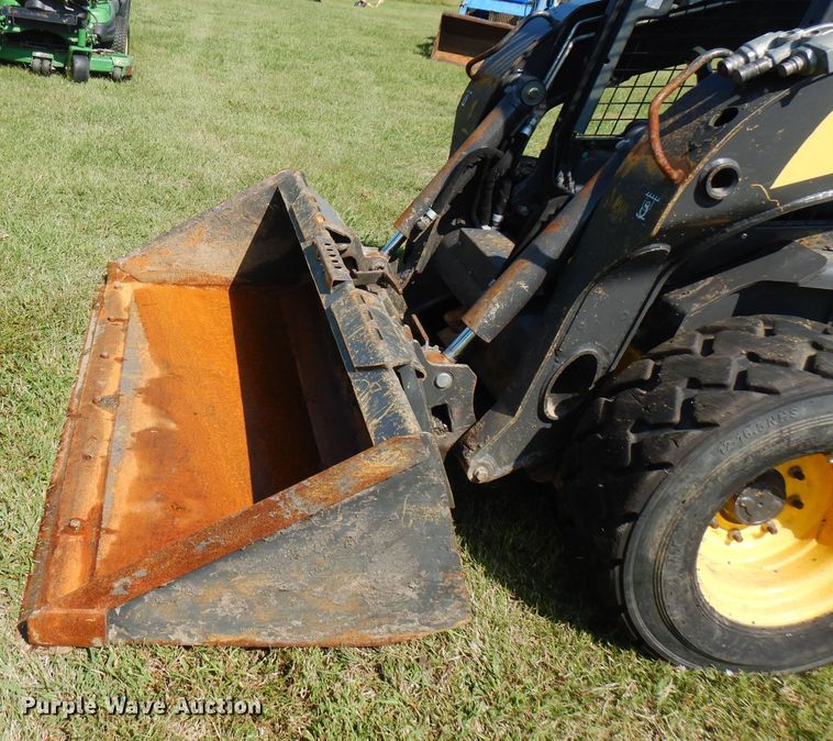 image for item FR9106 2016 New Holland L228  skid steer loader