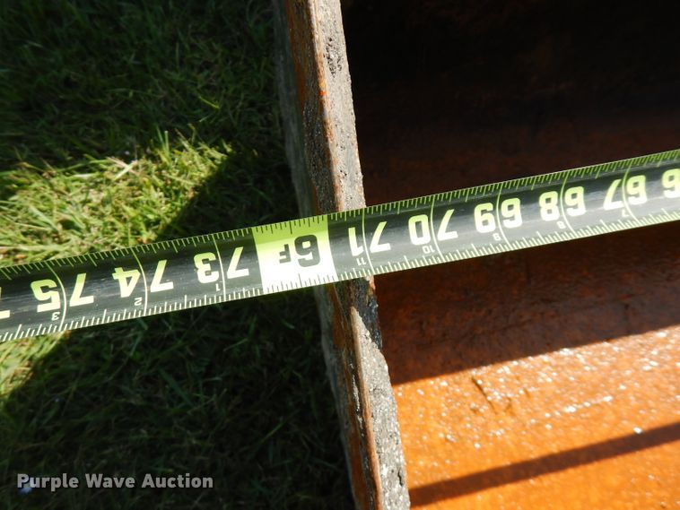 image for item FR9106 2016 New Holland L228  skid steer loader