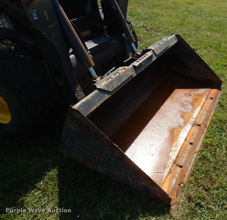 image for item FR9106 2016 New Holland L228  skid steer loader