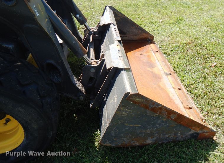 image for item FR9106 2016 New Holland L228  skid steer loader