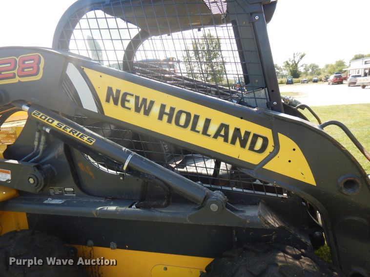 image for item FR9106 2016 New Holland L228  skid steer loader