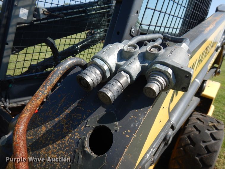 image for item FR9106 2016 New Holland L228  skid steer loader