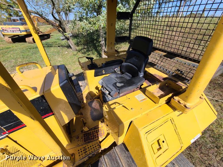 image for item GB9014 1998 Caterpillar D5M LGP  crawler dozer