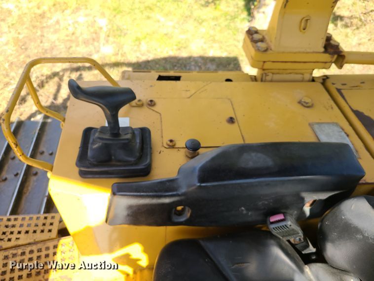 image for item GB9014 1998 Caterpillar D5M LGP  crawler dozer