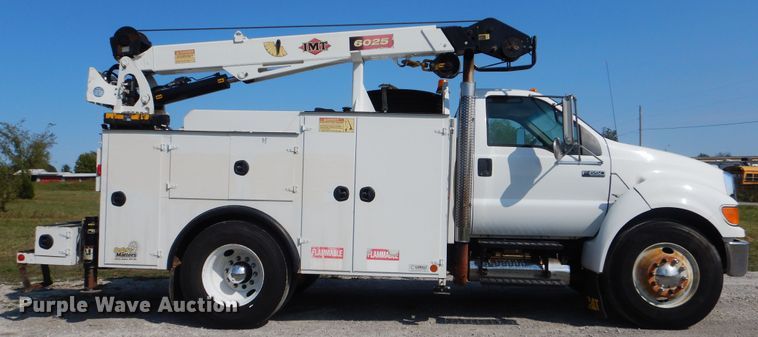 image for item GM9202 2008 Ford F650 Super Duty XL  utility truck with crane