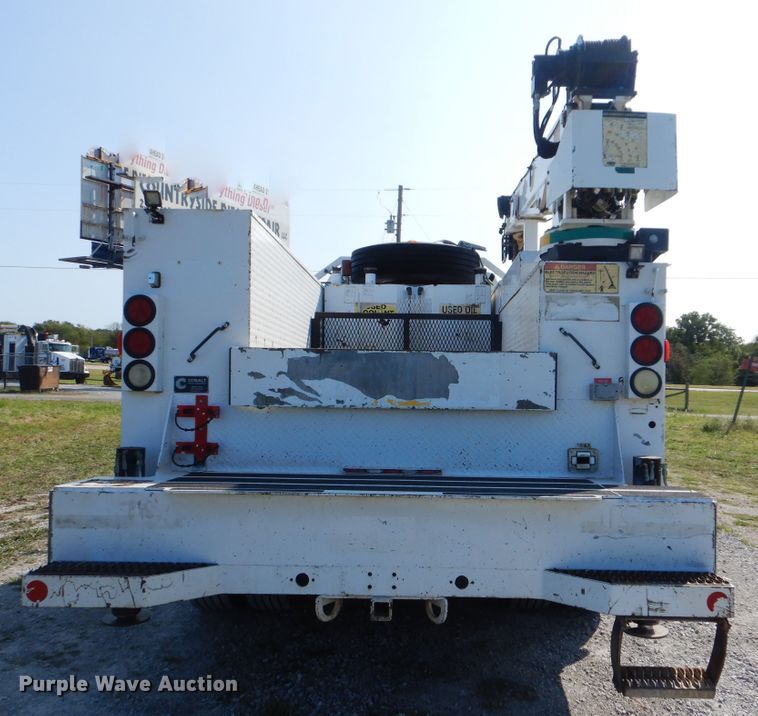 image for item GM9202 2008 Ford F650 Super Duty XL  utility truck with crane