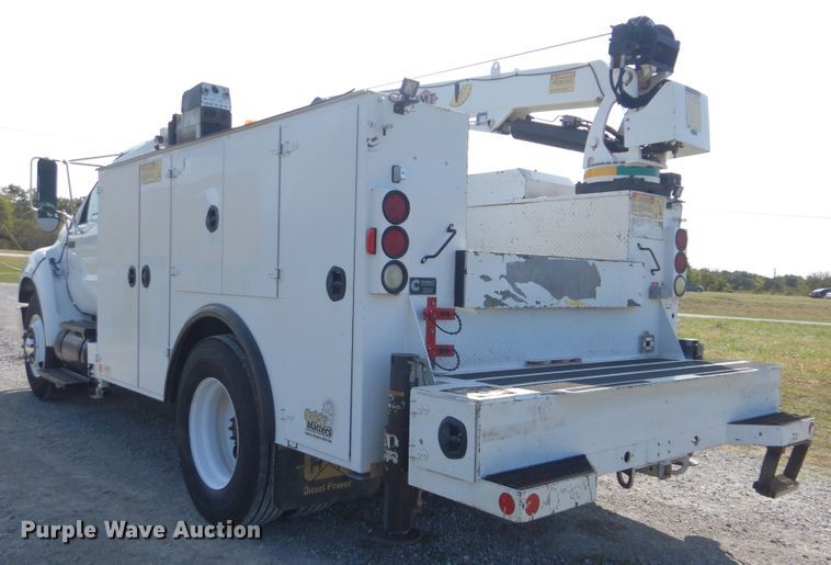 image for item GM9202 2008 Ford F650 Super Duty XL  utility truck with crane