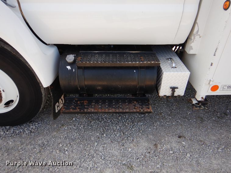 image for item GM9202 2008 Ford F650 Super Duty XL  utility truck with crane