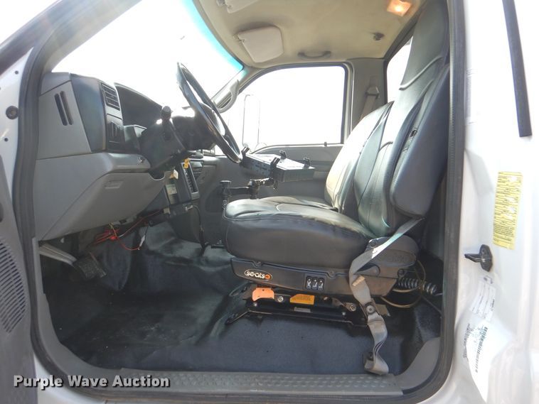 image for item GM9202 2008 Ford F650 Super Duty XL  utility truck with crane