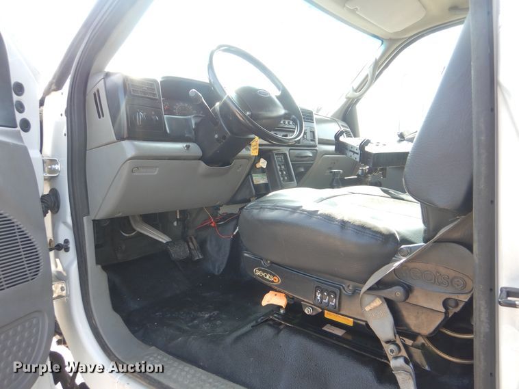 image for item GM9202 2008 Ford F650 Super Duty XL  utility truck with crane