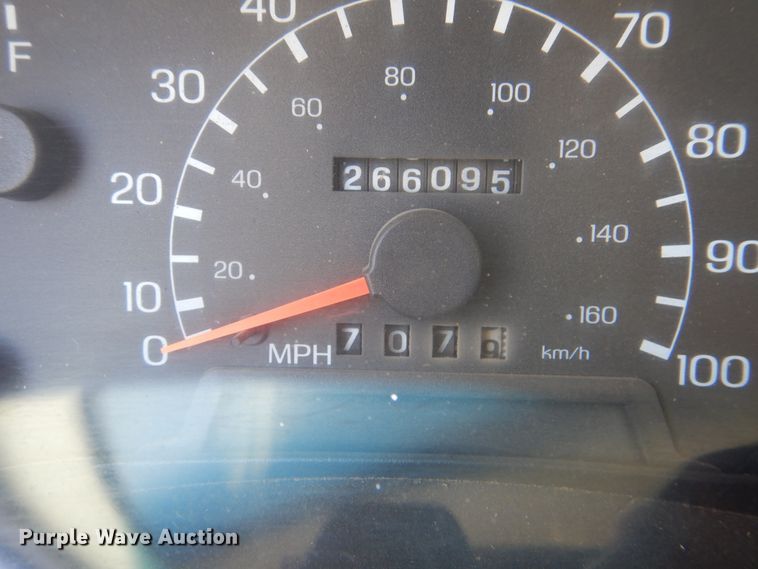 image for item GM9202 2008 Ford F650 Super Duty XL  utility truck with crane