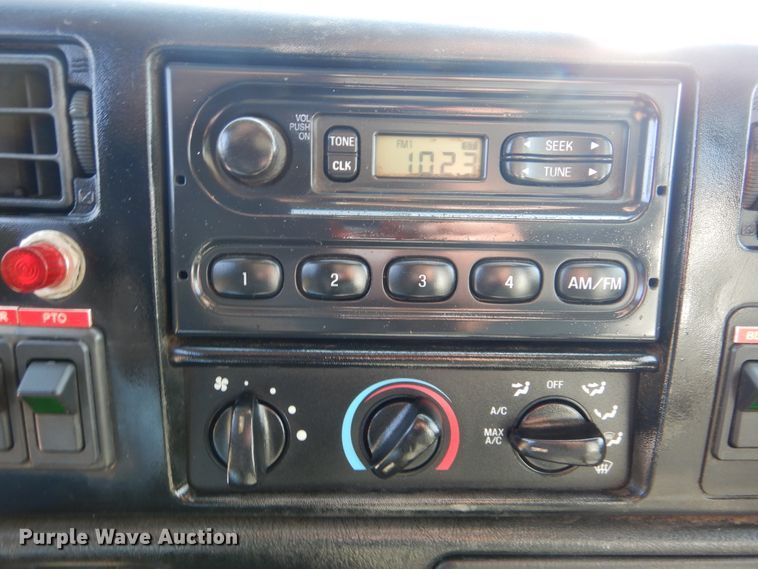 image for item GM9202 2008 Ford F650 Super Duty XL  utility truck with crane