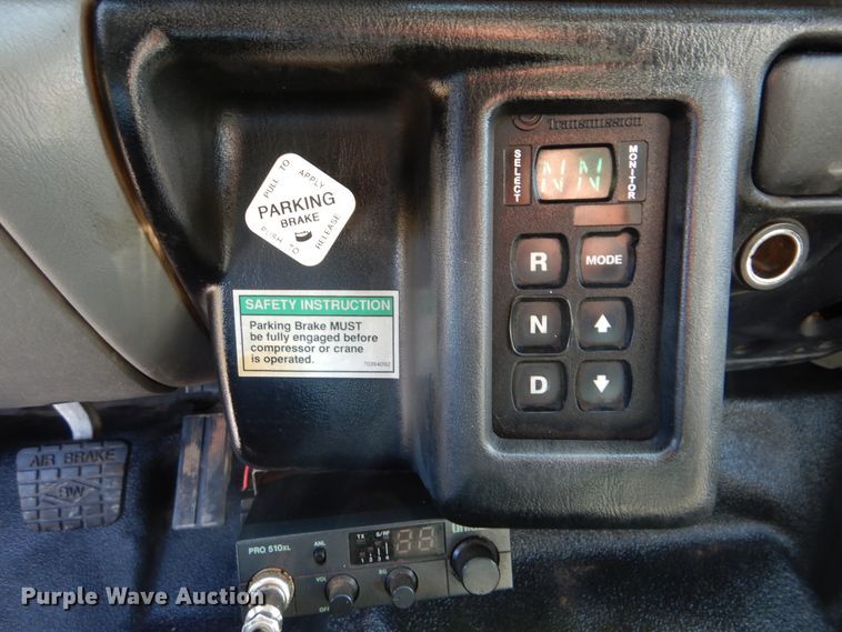 image for item GM9202 2008 Ford F650 Super Duty XL  utility truck with crane