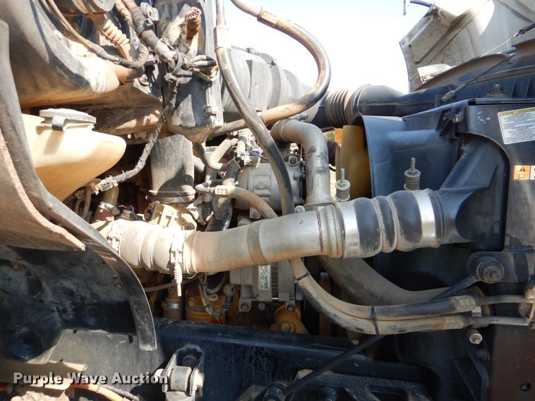 image for item GM9202 2008 Ford F650 Super Duty XL  utility truck with crane