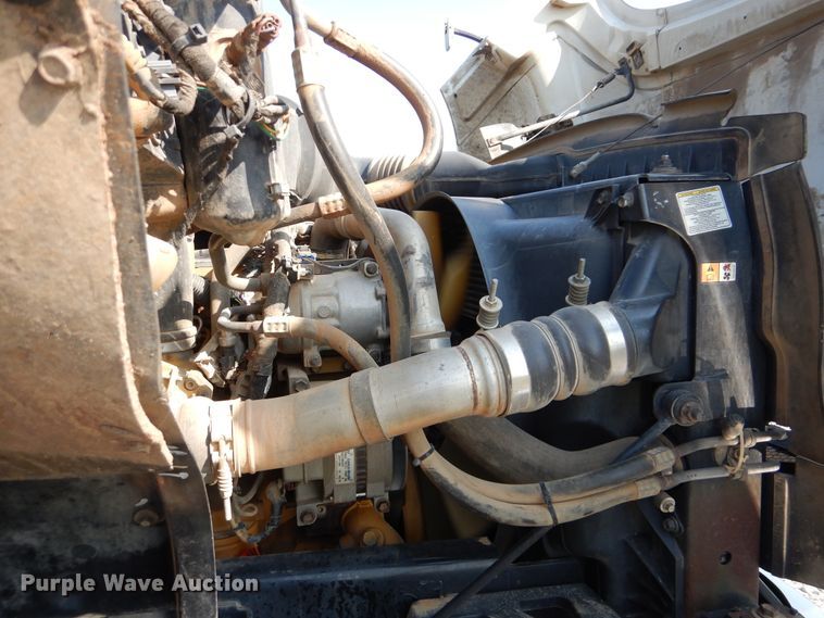 image for item GM9202 2008 Ford F650 Super Duty XL  utility truck with crane