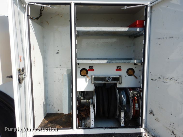 image for item GM9202 2008 Ford F650 Super Duty XL  utility truck with crane