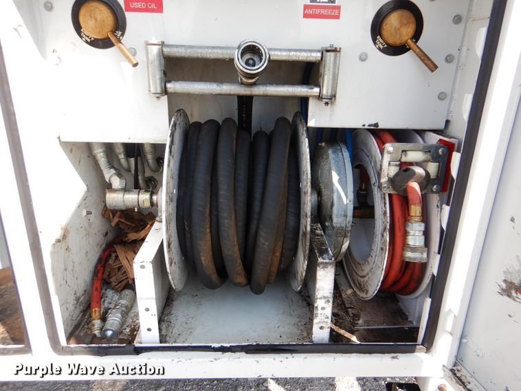 image for item GM9202 2008 Ford F650 Super Duty XL  utility truck with crane