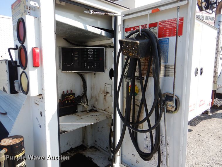 image for item GM9202 2008 Ford F650 Super Duty XL  utility truck with crane