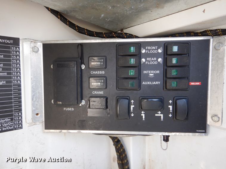 image for item GM9202 2008 Ford F650 Super Duty XL  utility truck with crane