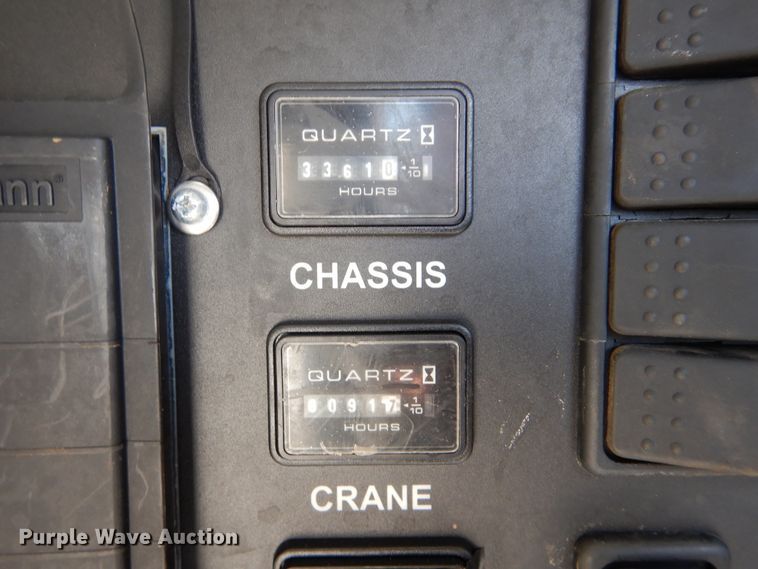 image for item GM9202 2008 Ford F650 Super Duty XL  utility truck with crane