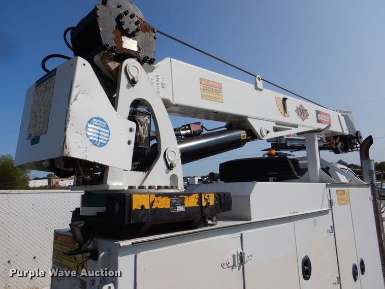 image for item GM9202 2008 Ford F650 Super Duty XL  utility truck with crane