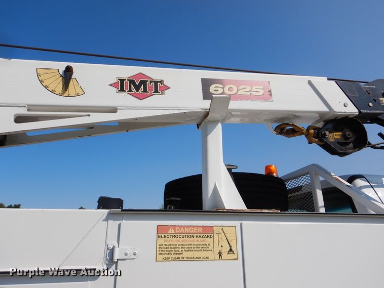 image for item GM9202 2008 Ford F650 Super Duty XL  utility truck with crane