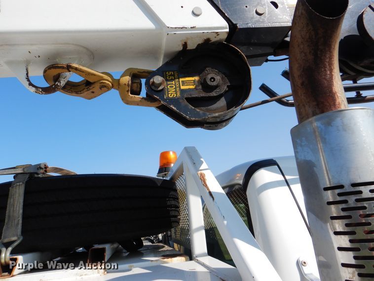 image for item GM9202 2008 Ford F650 Super Duty XL  utility truck with crane