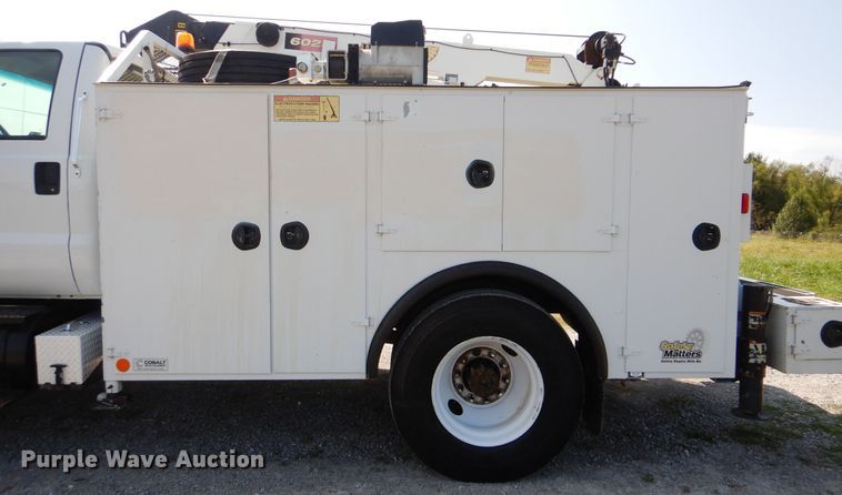 image for item GM9202 2008 Ford F650 Super Duty XL  utility truck with crane