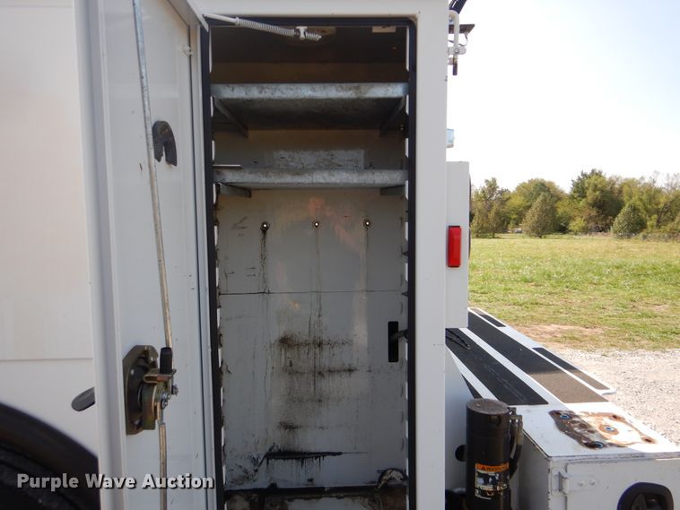 image for item GM9202 2008 Ford F650 Super Duty XL  utility truck with crane